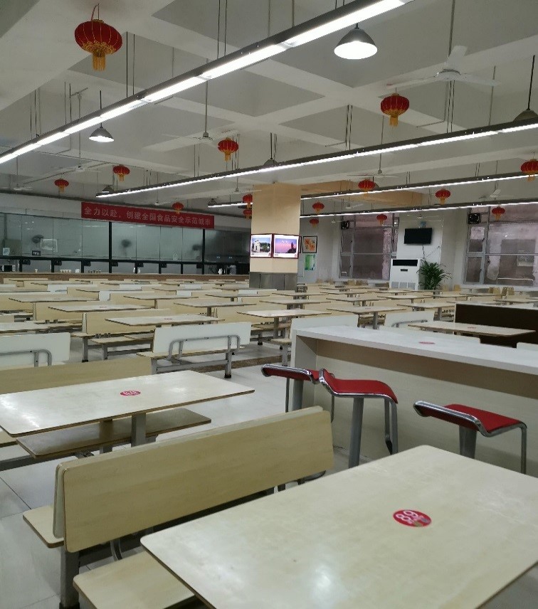 食堂整装一新迎接学生就餐.jpg